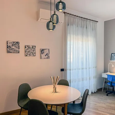 Escher's Penthouse On Nomentana アパート ローマ