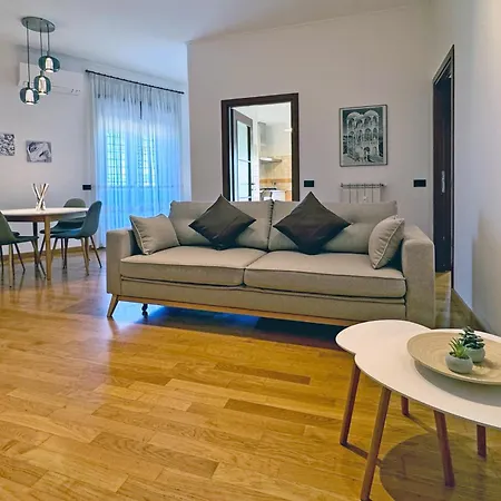 Escher's Penthouse On Nomentana アパート